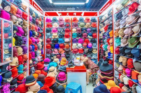 做小生意賺大錢:實(shí)拍遍布中國城市的義烏小商品批發(fā)市場